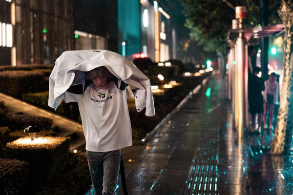 Bão Bebinca đổ bộ Thượng Hải, mạnh nhất 75 năm-1