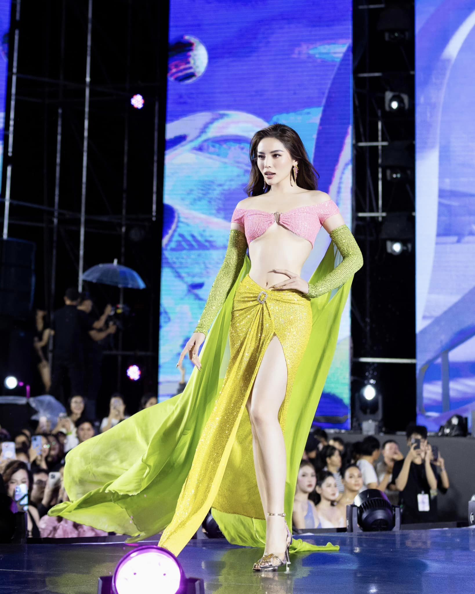 Loạt đầm khoe body vạn người mê của Miss Universe Vietnam Nguyễn Cao Kỳ Duyên-9