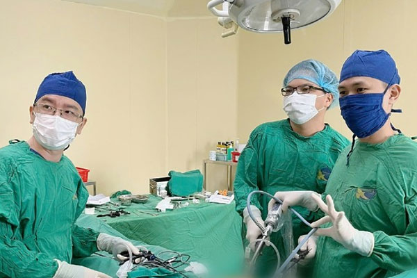 Đi khám vì bị ho kéo dài, người đàn ông 51 tuổi ở Nam Định bất ngờ phát hiện nhiễm sán lợn nguy hiểm vì ăn thịt theo cách này-2