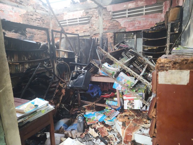 Cháy thư viện trường tiểu học ở Cà Mau trong đêm-1