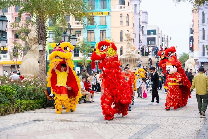 Đề xuất người lao động được nghỉ 9 ngày dịp Tết Nguyên đán 2025-1