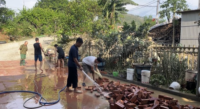 Rắn, côn trùng lạ vào nhà sau mưa lũ, phải xử lý thế nào?-4