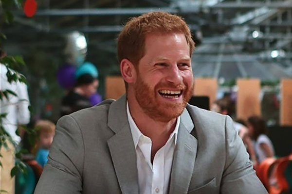 Hoàng gia Anh nói về thông tin cắt Meghan khỏi bức ảnh với Harry-3