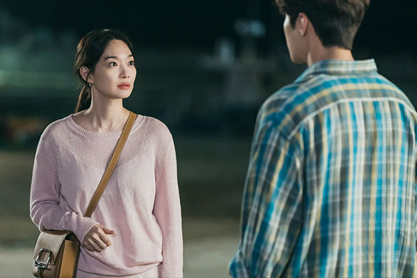 Giữa bữa cơm bị chồng vung cú tát, tôi về phòng lấy ra tờ giấy khiến anh ta phải cuống cuồng xin lỗi-2