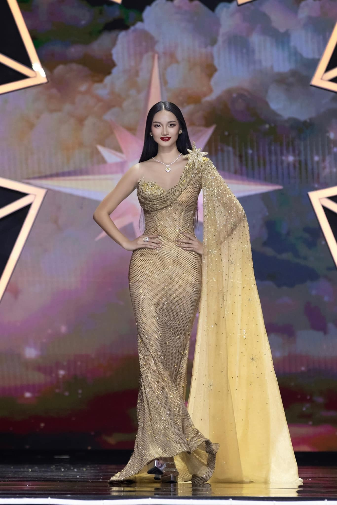 Á hậu Miss Universe Vietnam Quỳnh Anh: Tôi từng tự đặt vé máy bay và bỏ trốn-4