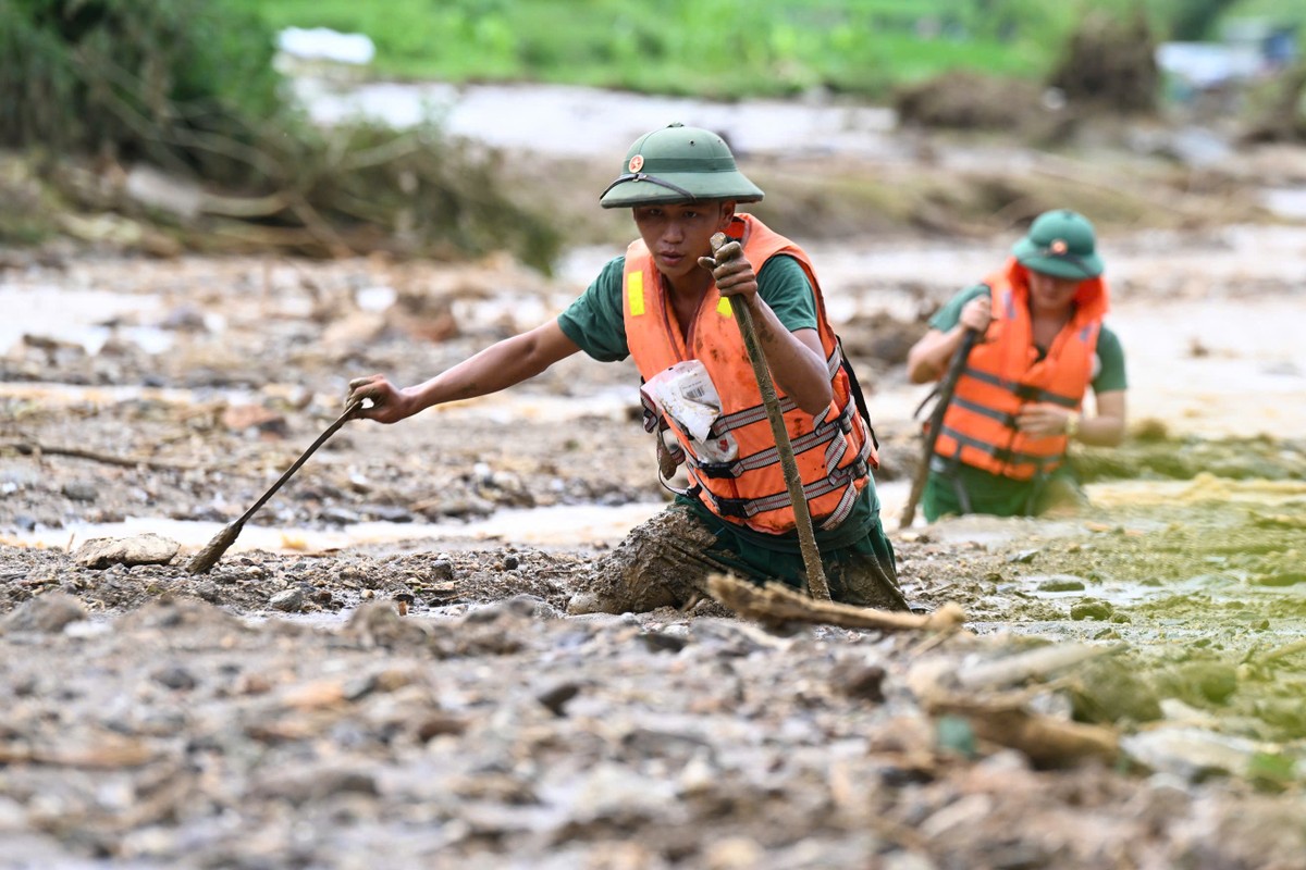 Binh nhì Trung đoàn 98 bật khóc khi phải rời Làng Nủ-3