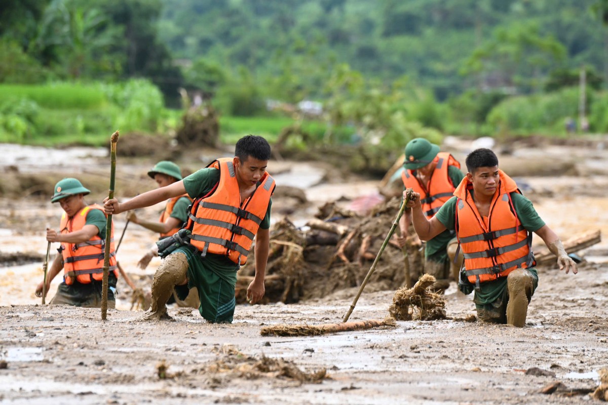 Binh nhì Trung đoàn 98 bật khóc khi phải rời Làng Nủ-1