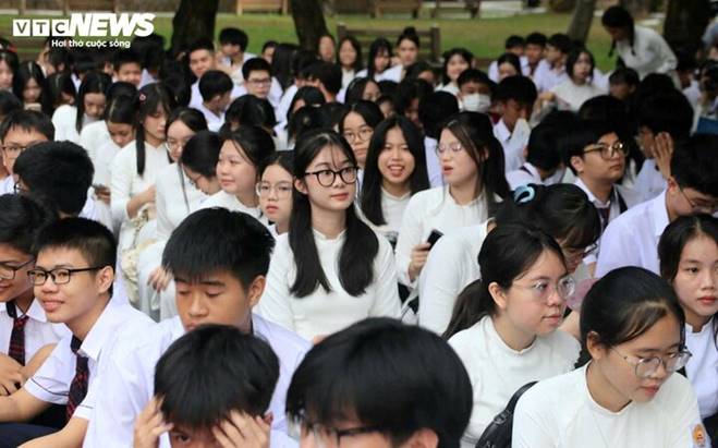 Nhiều tỉnh miền Trung cho học sinh nghỉ học tránh bão số 4-1