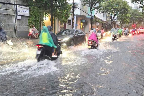 Nhiều tỉnh miền Trung cho học sinh nghỉ học tránh bão số 4-3