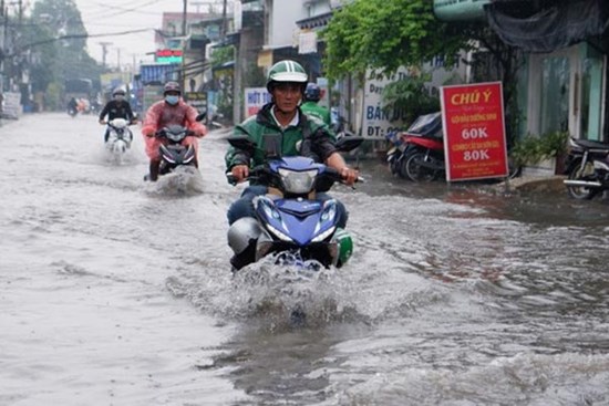 Áp thấp nhiệt đới mạnh lên thành bão, TPHCM và Nam bộ sắp mưa to