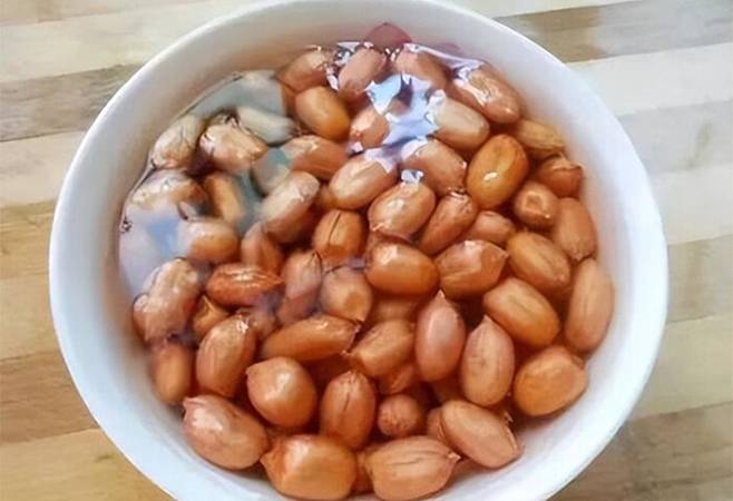 Ngâm một nắm lạc vào nước, 2 tuần sau có cây đẹp, hoa xinh trang trí nhà-2