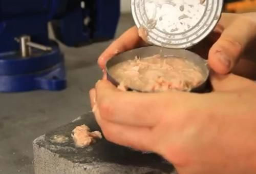 6 lưu ý đặc biệt quan trọng khi dùng thực phẩm đóng hộp cho người dân vùng lũ lụt-2