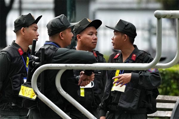 Hình ảnh vợ chồng bà Trương Mỹ Lan tại phiên xét xử giai đoạn 2 vụ Vạn Thịnh Phát-13