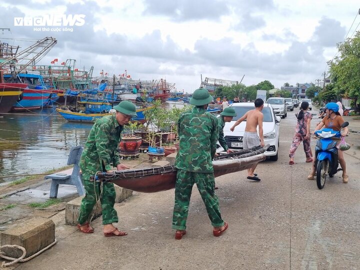 Bão số 4 vào miền Trung: Nguy cơ sạt lở, lũ quét ở Quảng Nam, di tản 30.000 dân-3