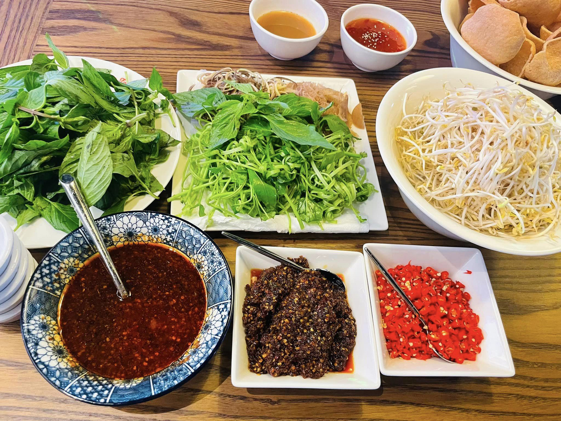 Cô gái Sài Gòn lùng sục khắp Dubai nấu những mâm cơm Việt đắt đỏ-2