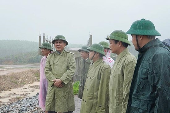Bão số 4: Quảng Bình, Quảng Trị gấp rút sơ tán dân khỏi vùng nguy hiểm trước