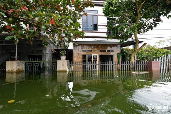 Nước không rút, rốn lũ ở Chương Mỹ hóa cảnh nước nổi miền Tây-13