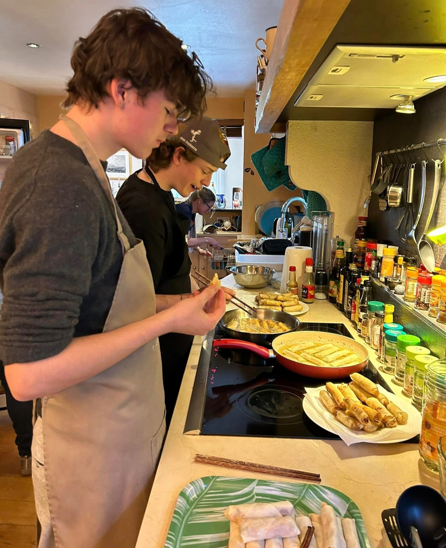 Nàng dâu Việt bán phở bò ở Thụy Sĩ giá 500.000 đồng/bát, 4 năm mua vài mảnh đất-3