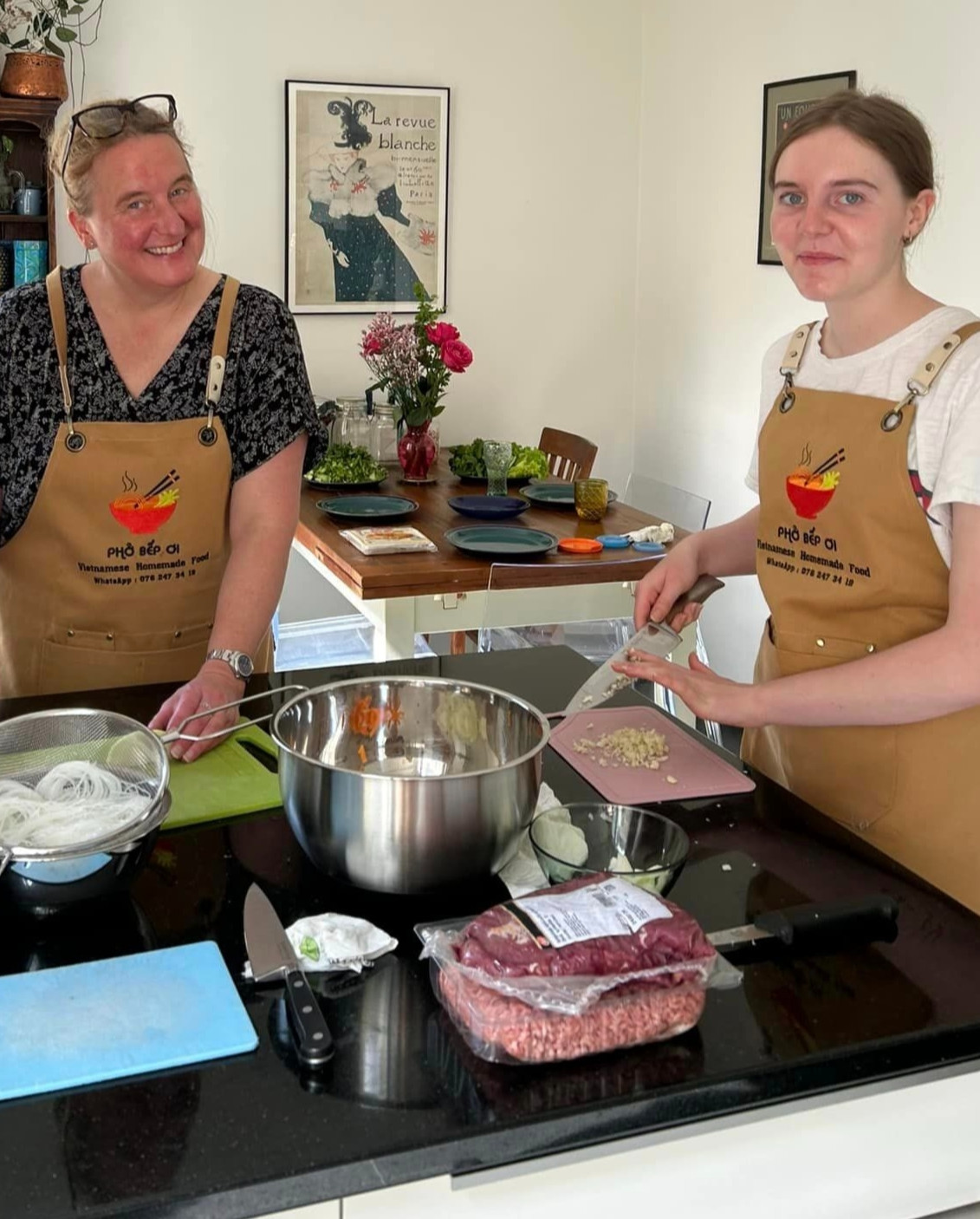 Nàng dâu Việt bán phở bò ở Thụy Sĩ giá 500.000 đồng/bát, 4 năm mua vài mảnh đất-5