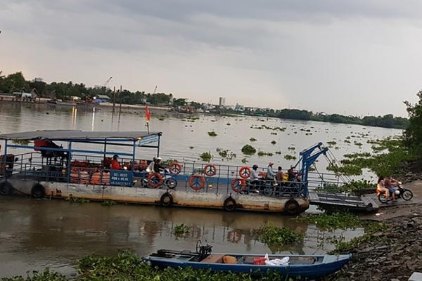 Mưa xối xả, nhiều cầu ngập sâu, bản Rào Tre bị chia cắt-11