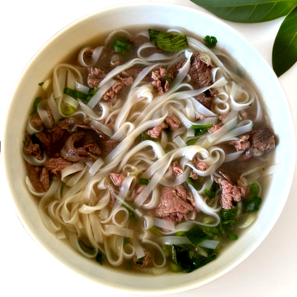 Nàng dâu Việt bán phở bò ở Thụy Sĩ giá 500.000 đồng/bát, 4 năm mua vài mảnh đất-7