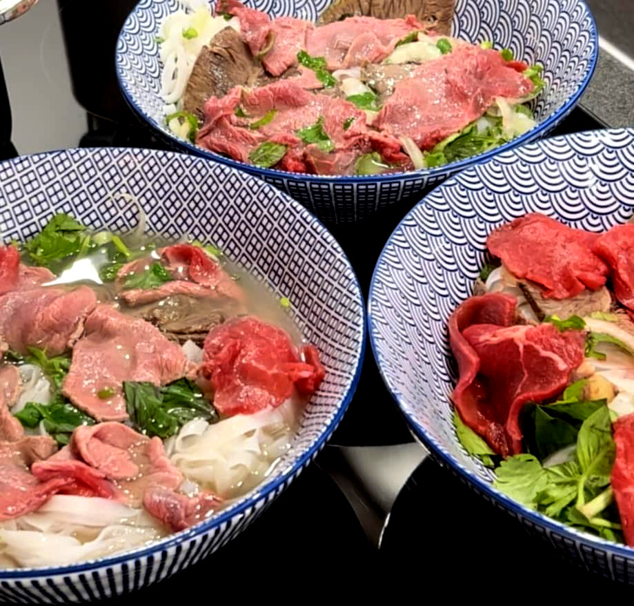 Nàng dâu Việt bán phở bò ở Thụy Sĩ giá 500.000 đồng/bát, 4 năm mua vài mảnh đất-8