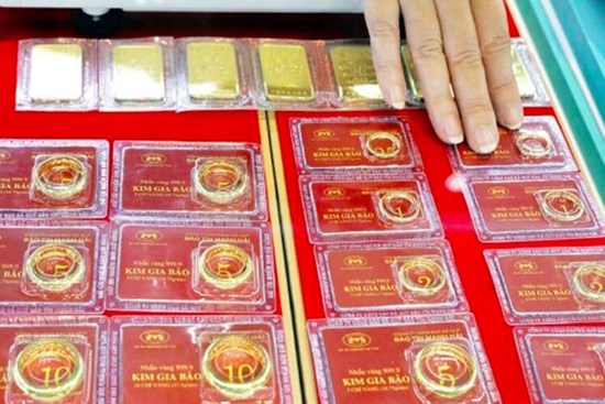 Giá vàng nhẫn phá vỡ mọi kỷ lục, SJC bất ngờ giảm