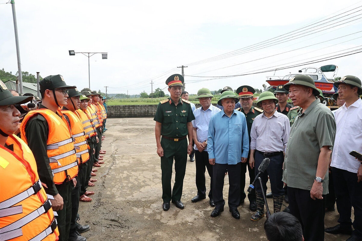 Chưa bao giờ nước mắt lại rơi nhiều đến thế vì người dân bị nạn bão lũ-2