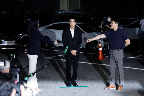 Trả lương 1 tỷ đồng mỗi năm để tuyển nữ tài xế chở người giàu say rượu-4