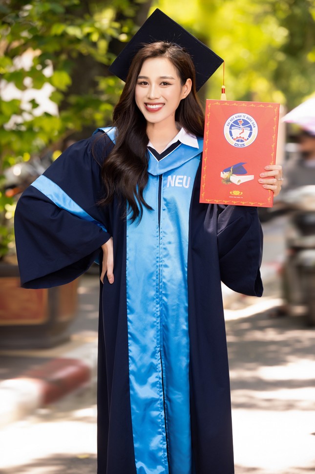 Làm tốt nhiệm kỳ Hoa hậu vẫn không quên việc học: Đỗ Thị Hà, Tiểu Vy và ai nữa?-1