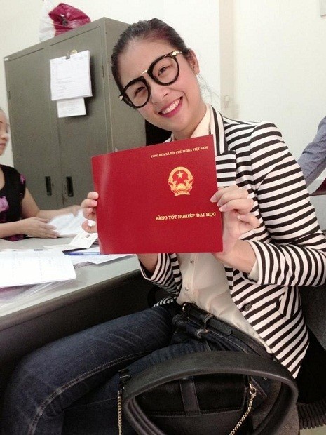 Làm tốt nhiệm kỳ Hoa hậu vẫn không quên việc học: Đỗ Thị Hà, Tiểu Vy và ai nữa?-8