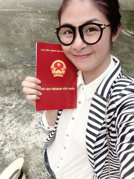 Làm tốt nhiệm kỳ Hoa hậu vẫn không quên việc học: Đỗ Thị Hà, Tiểu Vy và ai nữa?-9