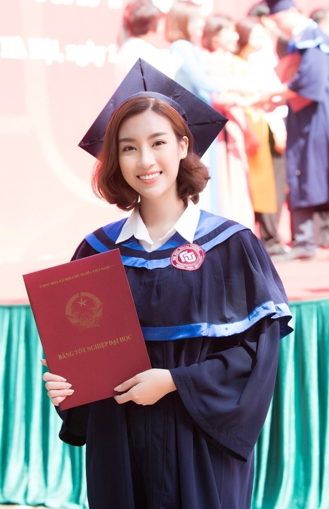 Làm tốt nhiệm kỳ Hoa hậu vẫn không quên việc học: Đỗ Thị Hà, Tiểu Vy và ai nữa?-7