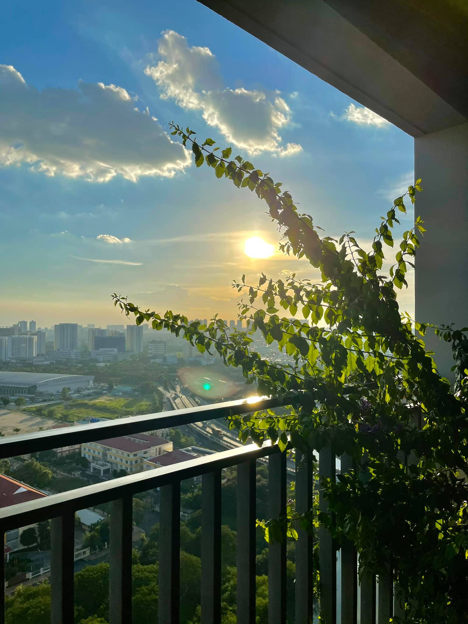 Kỳ Duyên chưa từng đọc hết một cuốn sách? Góc nhỏ trong cơ ngơi dát đầy hàng hiệu phơi bày sự thật-13