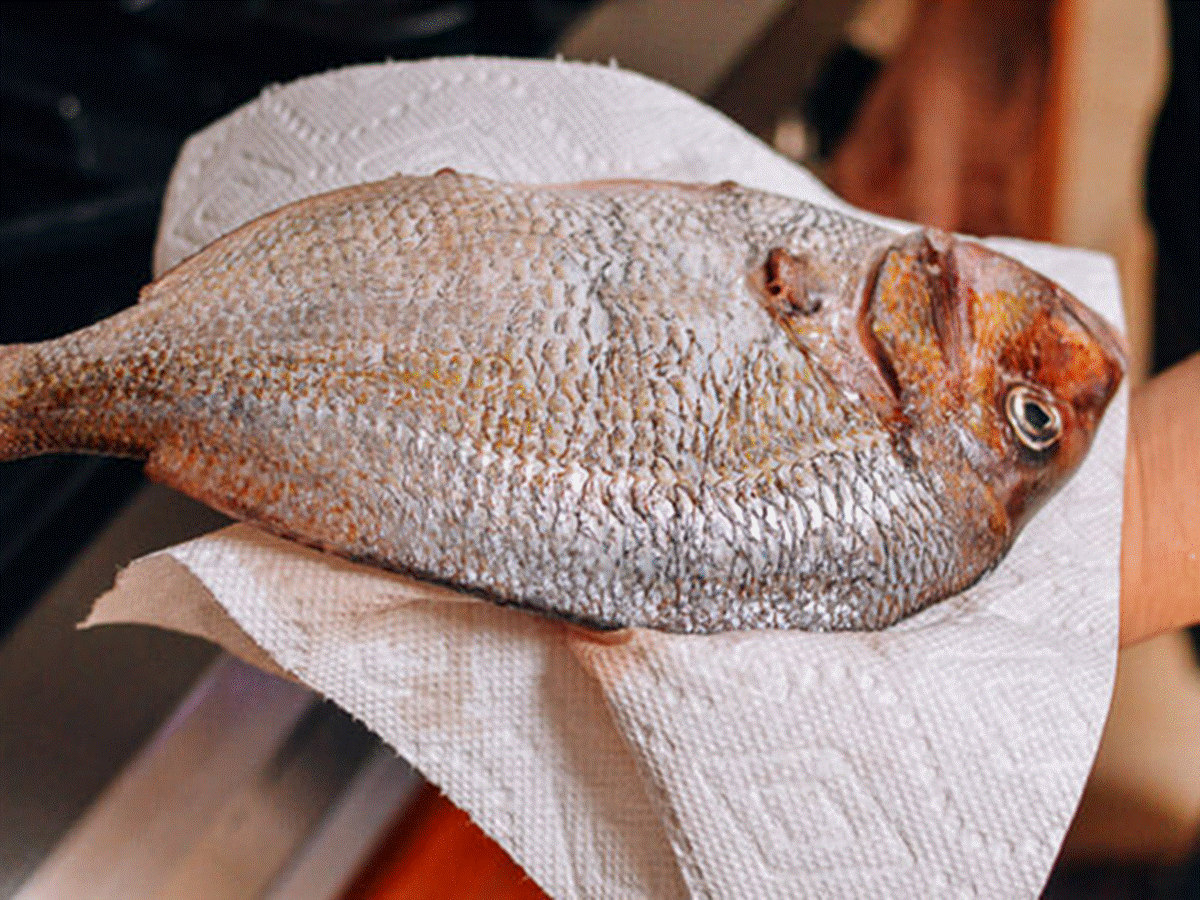 Rán cá kiểu mới: Không bắn, không vỡ nát, cá giòn mà không ăn dầu-1