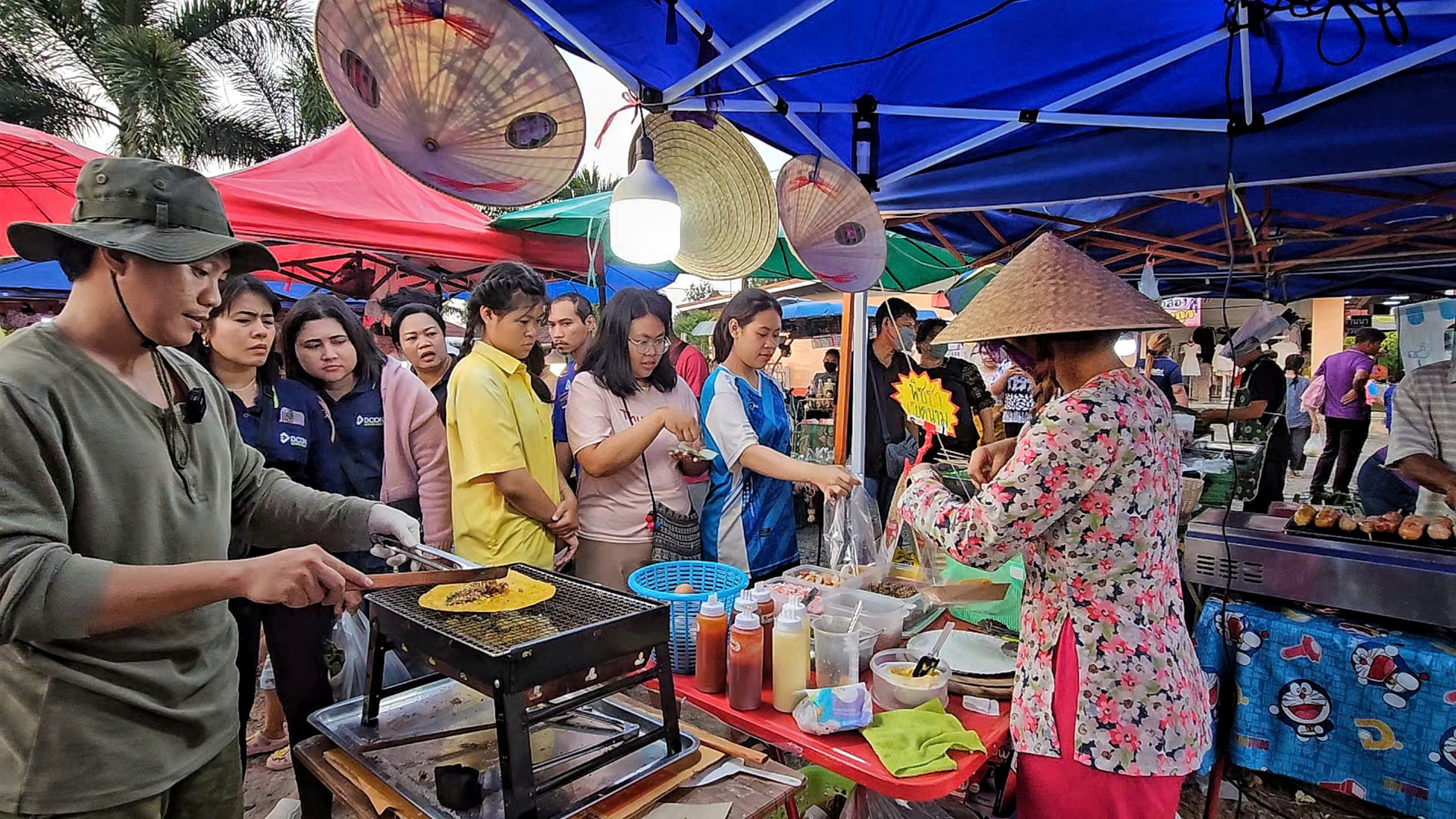 Chàng rể Việt bán bánh tráng nướng ở Thái Lan, kiếm vài triệu/ngày nhẹ tênh-2