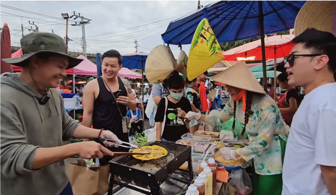 Chàng rể Việt bán bánh tráng nướng ở Thái Lan, kiếm vài triệu/ngày nhẹ tênh-3