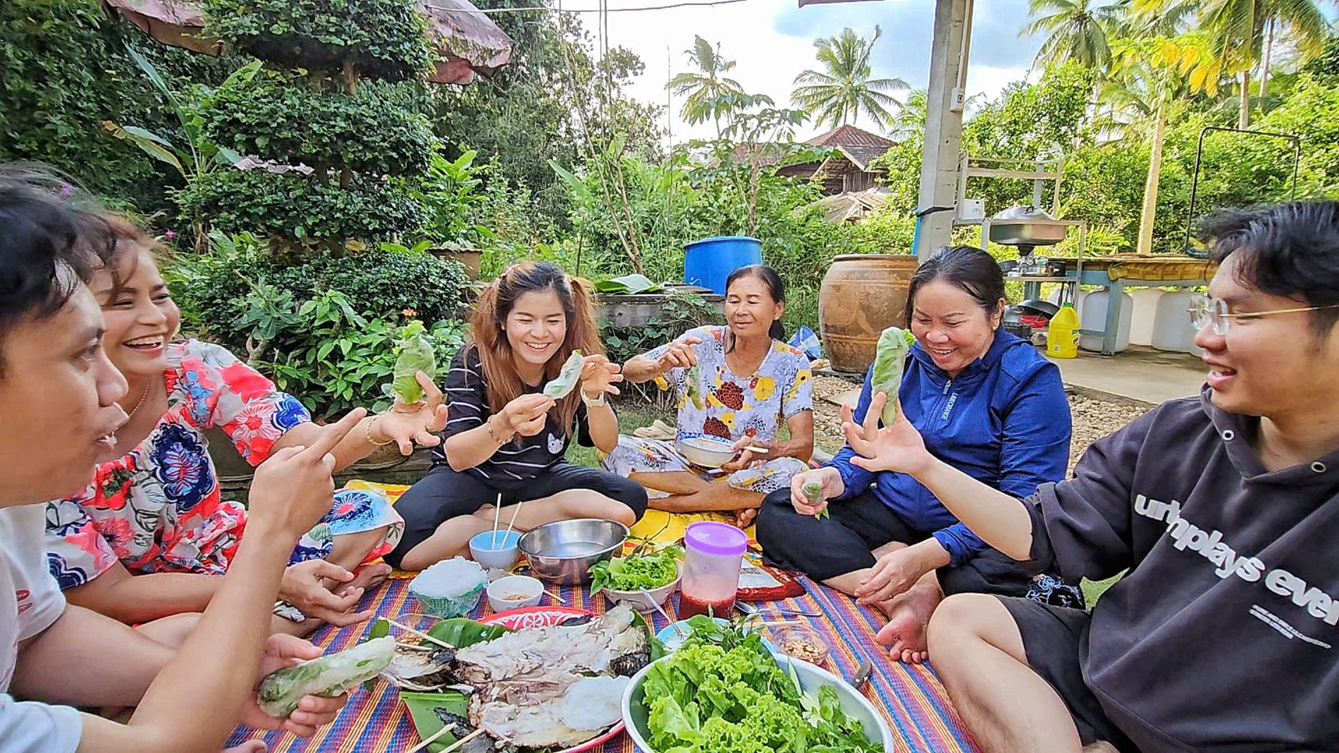 Chàng rể Việt bán bánh tráng nướng ở Thái Lan, kiếm vài triệu/ngày nhẹ tênh-7