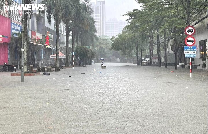 Mưa lớn từ Nghệ An vào Thừa Thiên - Huế, nhiều nơi ngập sâu, sạt lở-1