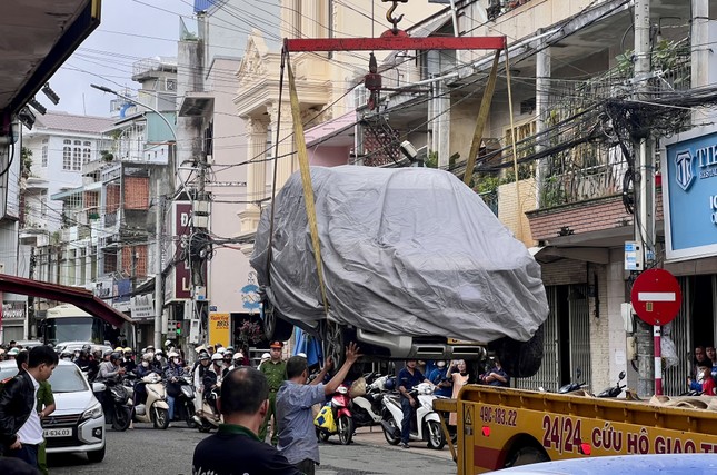 Công an vào cuộc vụ taxi bốc cháy trên đường phố Đà Lạt lúc rạng sáng-3