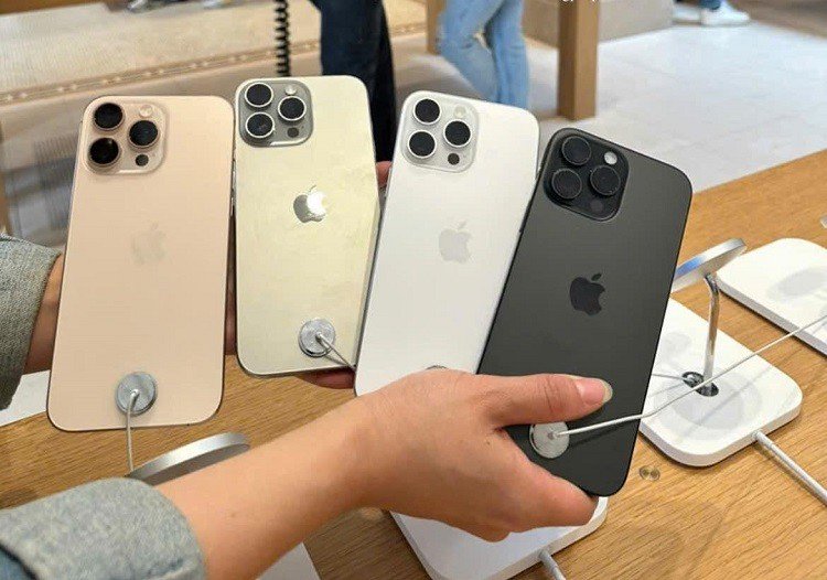 Bất ngờ iPhone 16 xách tay rớt giá hàng chục triệu đồng, dân buôn tiết lộ lý do-1