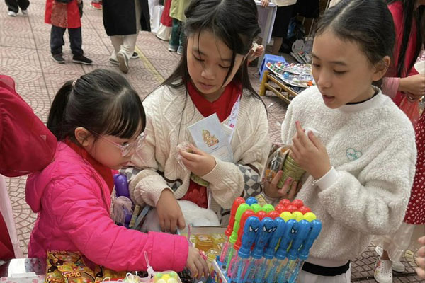 Tranh cãi tiền ủng hộ đầu năm, hội phụ huynh chia bè kết phái như trẻ con-3