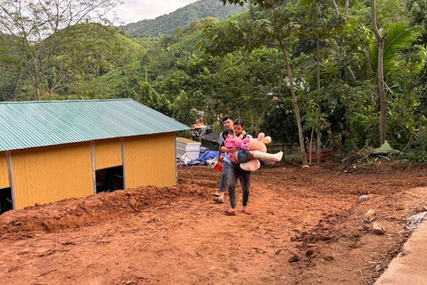 Cảm động những chú quân khuyển Biên phòng làm nhiệm vụ tại Làng Nủ-11