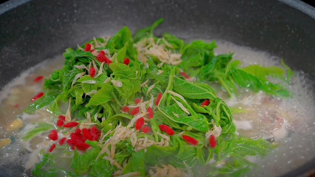 Đừng chỉ ăn quả, lá loại rau này mọc đầy bờ rào quý như nhân sâm người nghèo-2