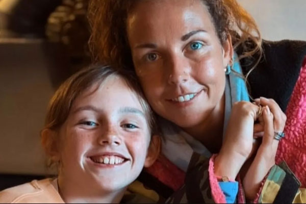 Cha mẹ cạo tóc, lông mày con 6 tuổi, giả ung thư để nhận từ thiện-2