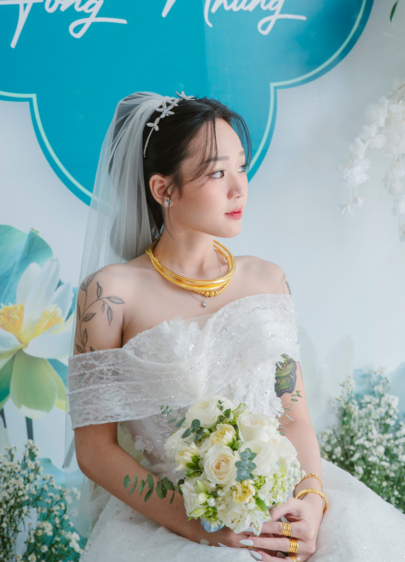 Cô gái Bình Phước ngồi xe lăn vào lễ đường, nhiều người rơi nước mắt-4