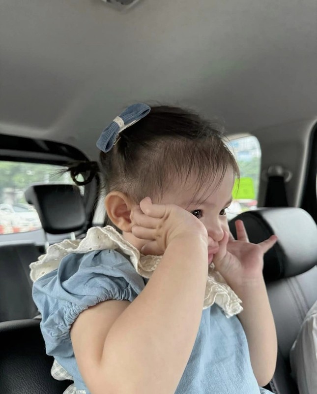 Tranh cãi chuyện bé Pam òa khóc trong sự kiện, lỗi ở bố mẹ hay đám đông?-6