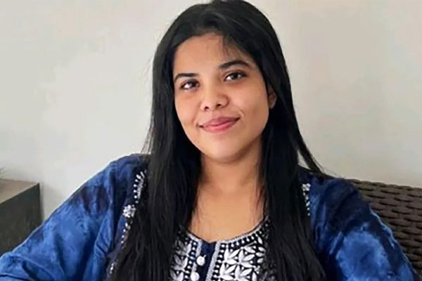 Cô gái đợi 10 năm để mở lại chiếc iPhone bị vô hiệu hóa, lý do rất xúc động-5