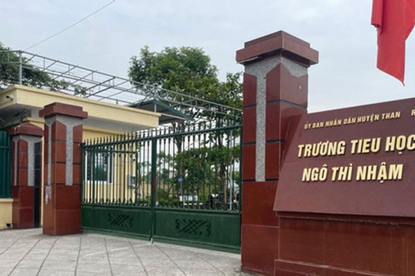 Giáo viên ở Hà Nội phân công phụ huynh sau 17h mang chổi đến trực nhật lớp: Hiệu trưởng nói gì?-1