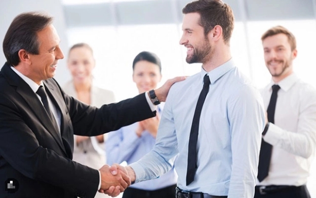 Người EQ cao dễ thăng tiến nơi công sở nhờ nắm giữ 7 nguyên tắc sống còn này-1